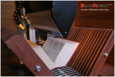Roboter scannt Buch ein