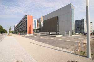 Bild des LRZ-Gebäudes
